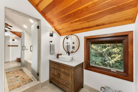Bath - 6700 Horizon Dr, Placerville, CA 95667 photo 6 of 6