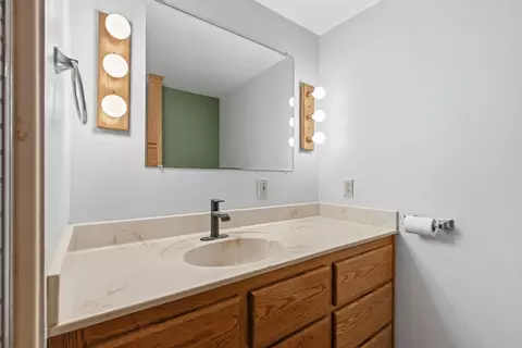 Bath - 638 Orange Ave, Ripon, CA 95366 photo 2 of 3