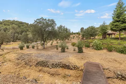 Exterior - 2565 Stagecoach Rd, Placerville, CA 95667 photo 8 of 10
