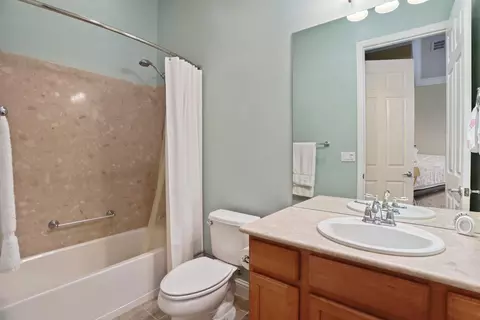 Bath - 2424 Ashbridge Ln, Manteca, CA 95336 photo 2 of 4
