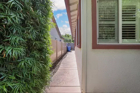 Exterior - 2424 Ashbridge Ln, Manteca, CA 95336 photo 11 of 14