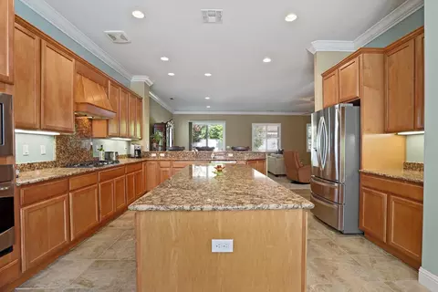 Kitchen - 2424 Ashbridge Ln, Manteca, CA 95336 photo 7 of 9