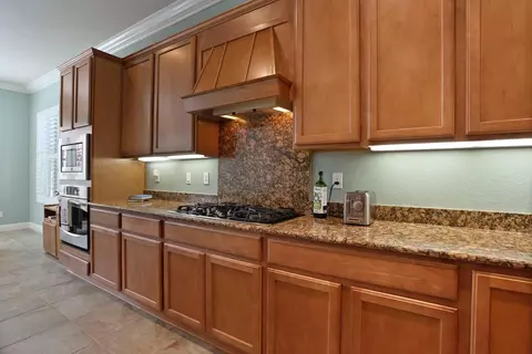 Kitchen - 2424 Ashbridge Ln, Manteca, CA 95336 photo 4 of 9