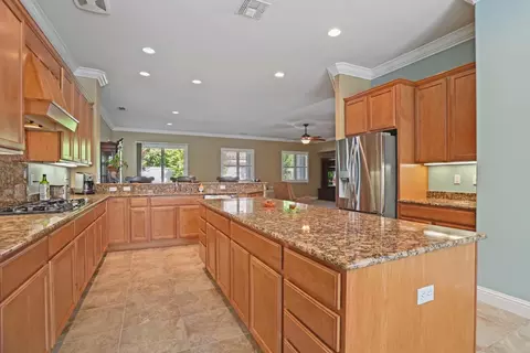 Kitchen - 2424 Ashbridge Ln, Manteca, CA 95336 photo 6 of 9