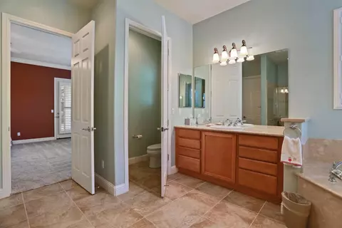 Entry Way - 2424 Ashbridge Ln, Manteca, CA 95336 photo 3 of 4