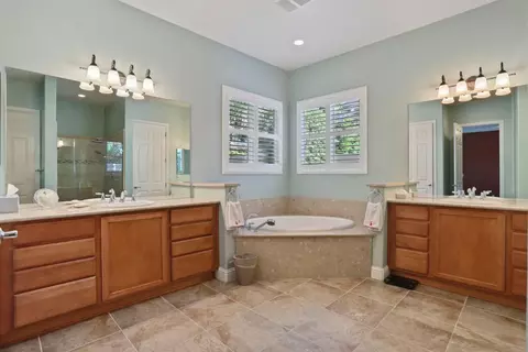 Bath - 2424 Ashbridge Ln, Manteca, CA 95336 photo 3 of 4