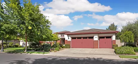 Exterior - 2424 Ashbridge Ln, Manteca, CA 95336 photo 2 of 14