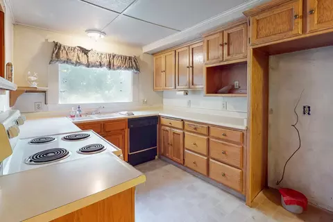 Kitchen - 1090 Gilstrap Ave, Gridley, CA 95948 photo 1 of 2