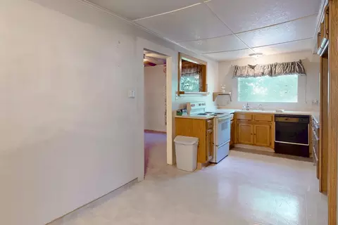 Kitchen - 1090 Gilstrap Ave, Gridley, CA 95948 photo 2 of 2