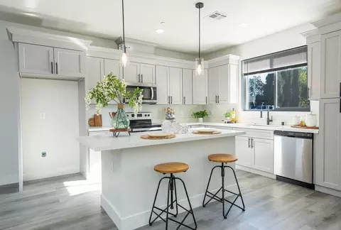 800 La Contenta Dr, Valley Springs, CA 95252