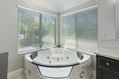 Bath - 230 River Oaks Dr, Lodi, CA 95240 photo 3 of 6