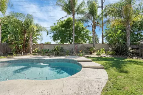 Exterior - 230 River Oaks Dr, Lodi, CA 95240 photo 7 of 9