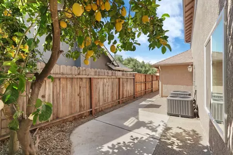 Exterior - 230 River Oaks Dr, Lodi, CA 95240 photo 9 of 9