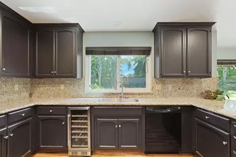 Kitchen - 230 River Oaks Dr, Lodi, CA 95240 photo 3 of 6