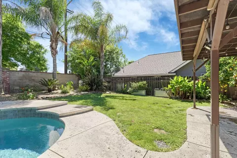 Exterior - 230 River Oaks Dr, Lodi, CA 95240 photo 8 of 9