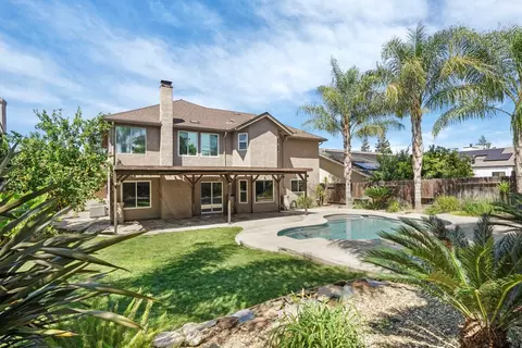 Exterior - 230 River Oaks Dr, Lodi, CA 95240 photo 5 of 9