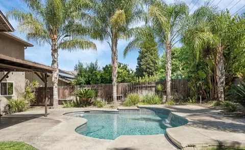 Exterior - 230 River Oaks Dr, Lodi, CA 95240 photo 3 of 9