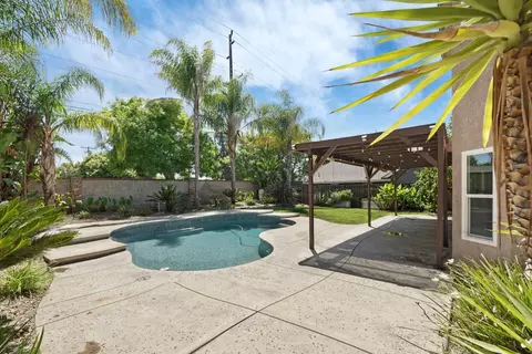 Exterior - 230 River Oaks Dr, Lodi, CA 95240 photo 4 of 9