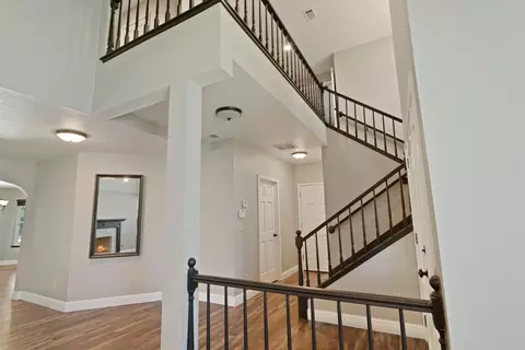 Entry Way - 230 River Oaks Dr, Lodi, CA 95240 photo 3 of 4