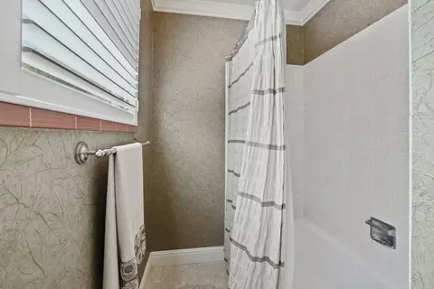Bath - 704 Rimby Ave, Lodi, CA 95240 photo 3 of 5
