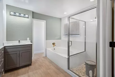 Bath - 360 Mount Oso Ave, Tracy, CA 95376 photo 1 of 2
