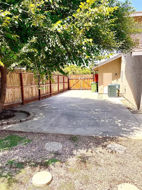 Exterior - 360 Mount Oso Ave, Tracy, CA 95376 photo 12 of 12