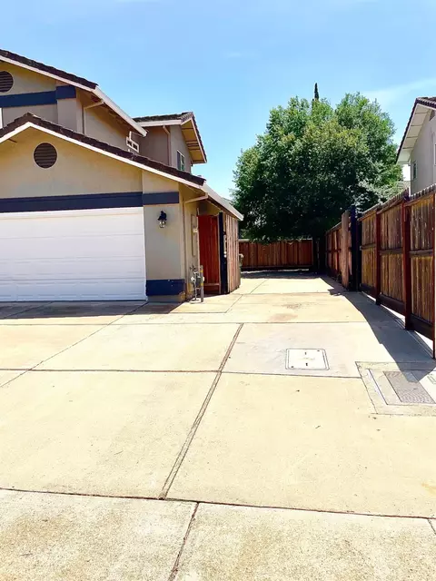 Exterior - 360 Mount Oso Ave, Tracy, CA 95376 photo 2 of 12