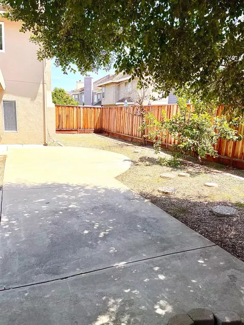 Exterior - 360 Mount Oso Ave, Tracy, CA 95376 photo 11 of 12