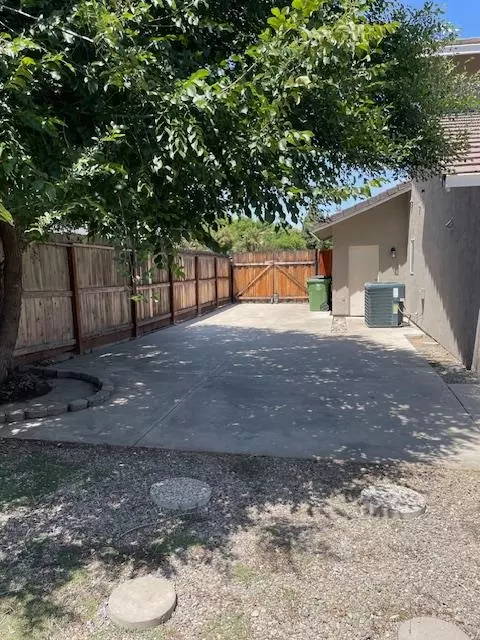 Exterior - 360 Mount Oso Ave, Tracy, CA 95376 photo 8 of 12