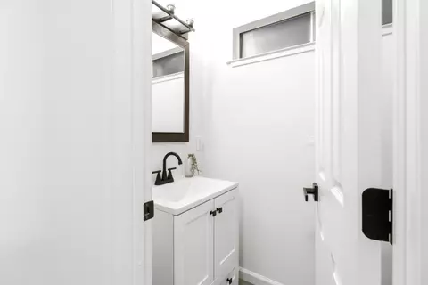 Bath - 6152 Pine St, Pollock Pines, CA 95726 photo 1 of 4