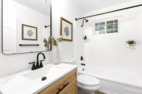 Bath - 6152 Pine St, Pollock Pines, CA 95726 photo 2 of 4