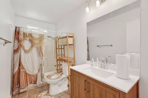 Bath - 1804 Rouse Ave, Modesto, CA 95351 photo 2 of 2