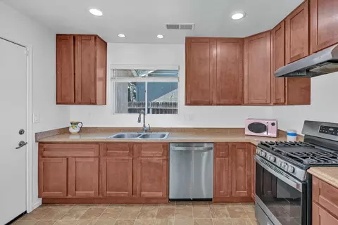 Kitchen - 2166 Mccurdy St, Dos Palos, CA 93620 photo 2 of 5