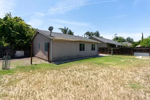 Exterior - 2166 Mccurdy St, Dos Palos, CA 93620 photo 12 of 13