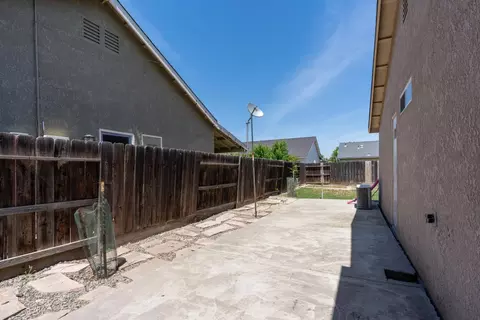 Exterior - 2166 Mccurdy St, Dos Palos, CA 93620 photo 7 of 13