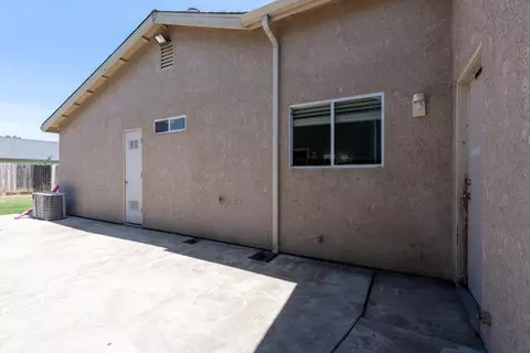 Exterior - 2166 Mccurdy St, Dos Palos, CA 93620 photo 8 of 13