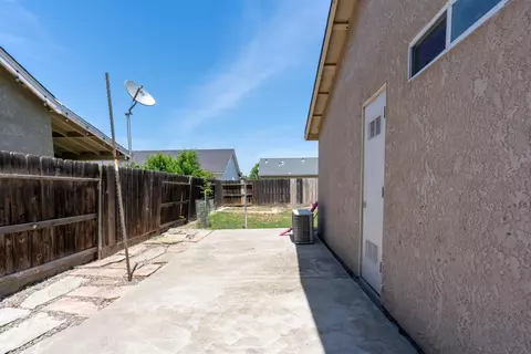 Exterior - 2166 Mccurdy St, Dos Palos, CA 93620 photo 9 of 13