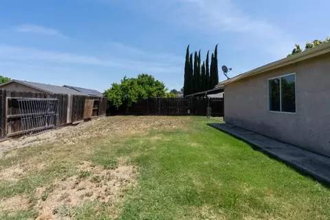 Exterior - 2166 Mccurdy St, Dos Palos, CA 93620 photo 11 of 13