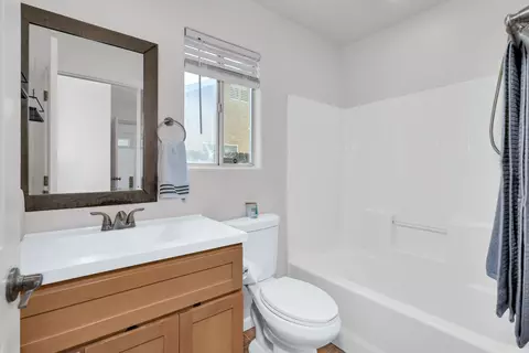 Bath - 2166 Mccurdy St, Dos Palos, CA 93620 photo 2 of 2