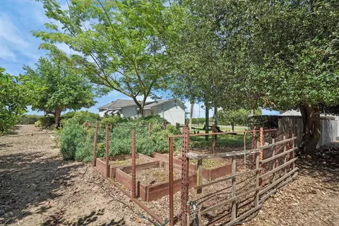 Exterior - 6632 E Acampo Rd, Acampo, CA 95220 photo 12 of 14
