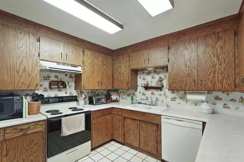 Kitchen - 6632 E Acampo Rd, Acampo, CA 95220 photo 2 of 6