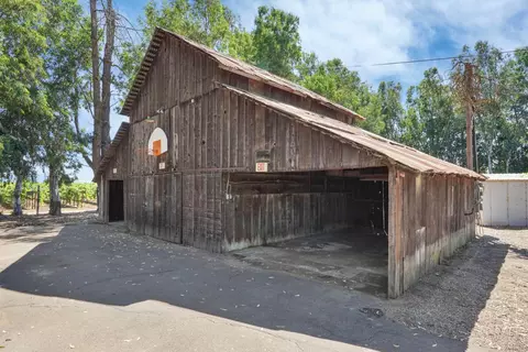 Exterior - 6632 E Acampo Rd, Acampo, CA 95220 photo 6 of 14