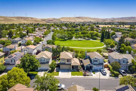 1397 Maplewood Dr, Livermore, CA 94551