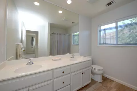 Bath - 701 Beck Creek Ln, Patterson, CA 95363 photo 2 of 4