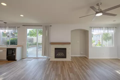 Living - 701 Beck Creek Ln, Patterson, CA 95363 photo 5 of 6