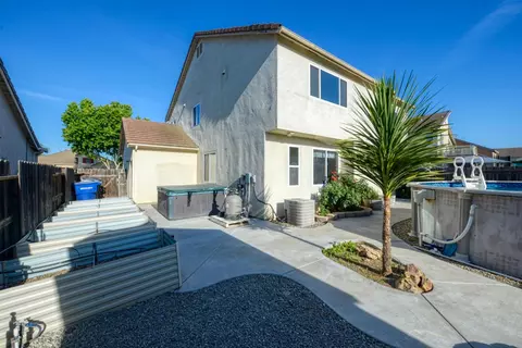 Exterior - 701 Beck Creek Ln, Patterson, CA 95363 photo 5 of 5