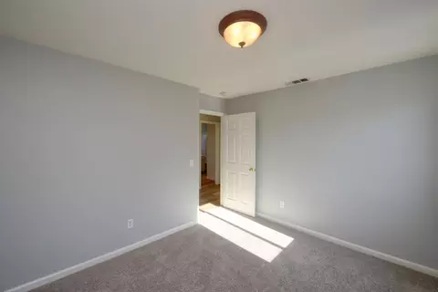 Bedroom - 701 Beck Creek Ln, Patterson, CA 95363 photo 6 of 10
