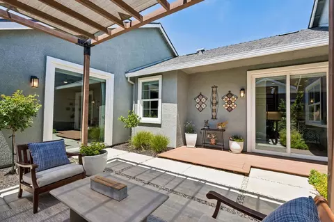 Exterior - 870 W Main St, Winters, CA 95694 photo 5 of 13