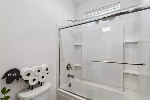 Bath - 870 W Main St, Winters, CA 95694 photo 3 of 6