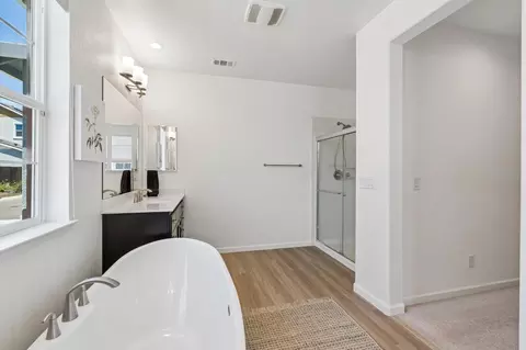 Bath - 870 W Main St, Winters, CA 95694 photo 6 of 6